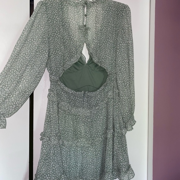 Elegant Green Patterned Dress - Picture 2 of 2